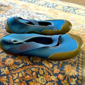 GUC Keen water shoes. Blue. Rubber soles. Size 9. Lots of wear left.
